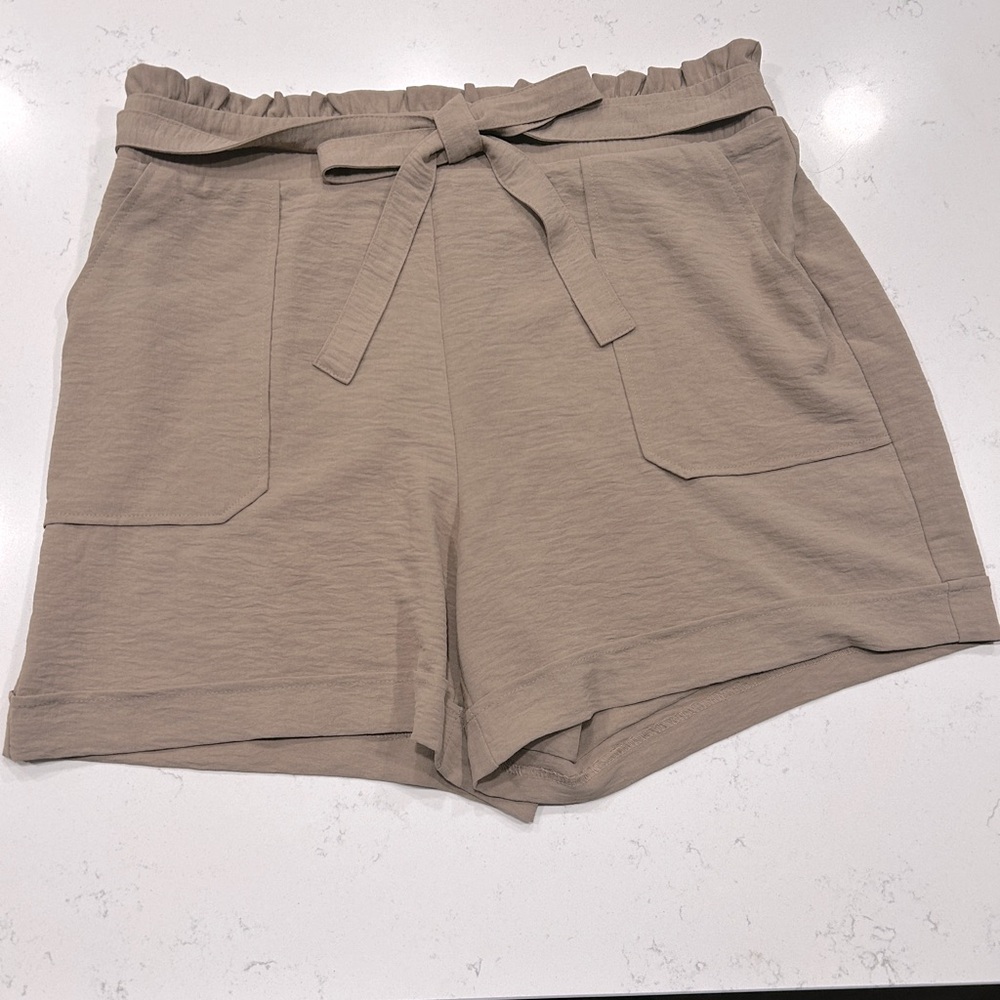 Women’s Comfy Elastic Drawstring Shorts with Pockets - Beige